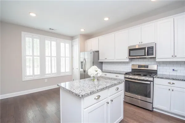 Property Slideshow image 3 of 43 | 245 spruce pine cir, Peachtree City, GA, 30269