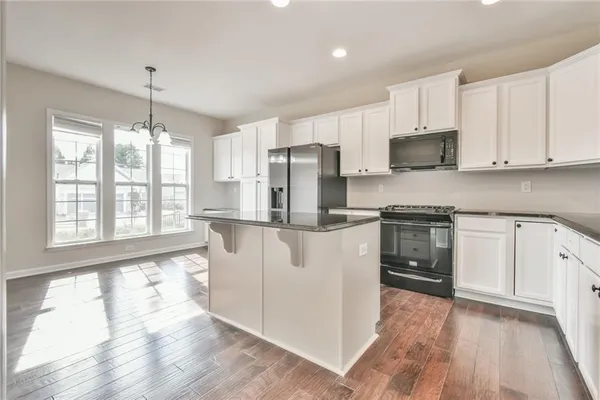 Property Slideshow image 3 of 54 | 6484 lantern rdg, Hoschton, GA, 30548