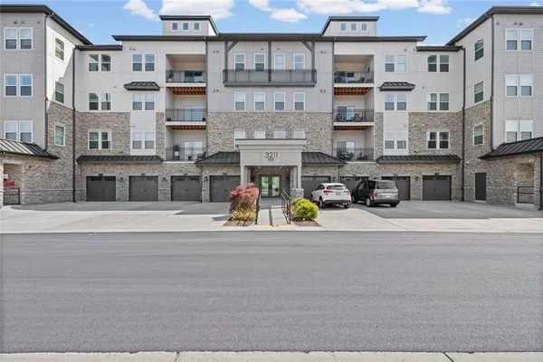 Property Slideshow image 2 of 52 | 3211 orwell way 4201, Cumming, GA, 30041