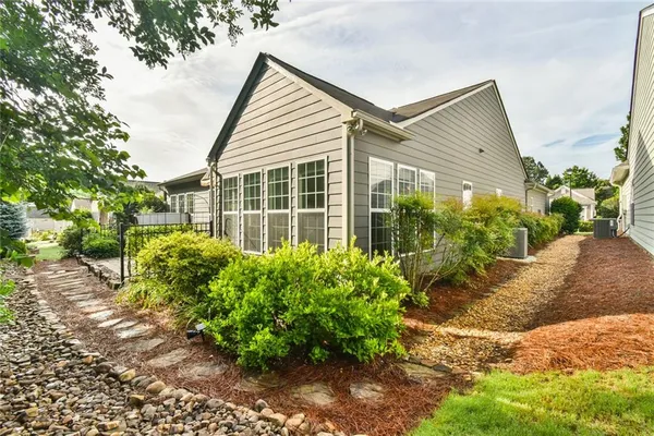 Property Slideshow image 3 of 44 | 6649 burnt hickory dr, Hoschton, GA, 30548
