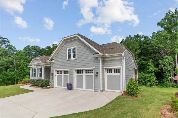 Property Slideshow image 3 of 83 | 386 kentucky ct, Hoschton, GA, 30548