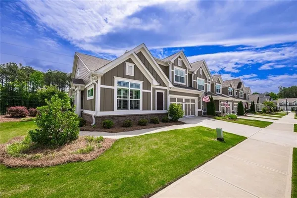Property Slideshow image 2 of 99 | 1404 lexington green pnes 1404, Cumming, GA, 30040