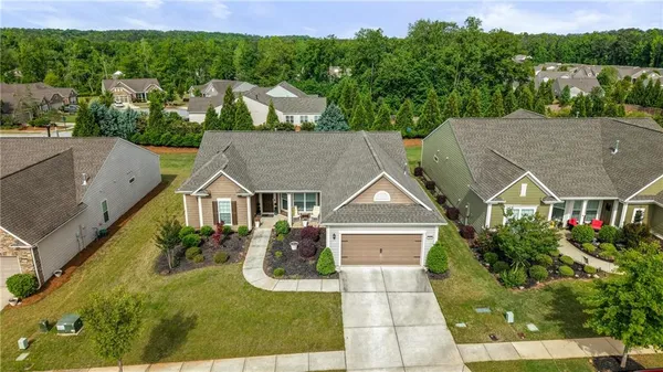 Property Slideshow image 3 of 52 | 203 camelia ct, Griffin, GA, 30223