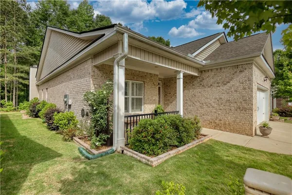 Property Slideshow image 2 of 36 | 9120 leverett cir, Covington, GA, 30014