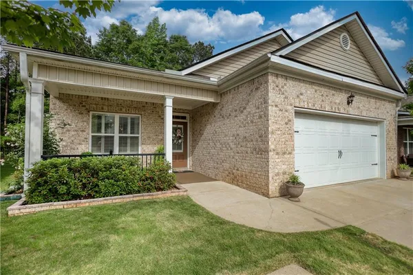 Property Slideshow image 3 of 36 | 9120 leverett cir, Covington, GA, 30014