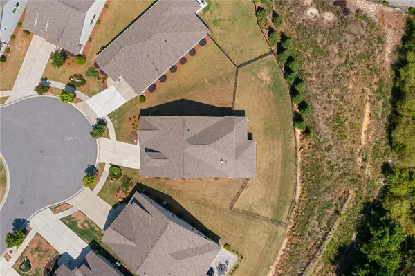 Property Slideshow image 3 of 52 | 6853 river rock dr, Flowery Branch, GA, 30542