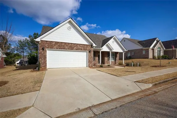 Property Slideshow image 2 of 39 | 210 park place trl, Social Circle, GA, 30025