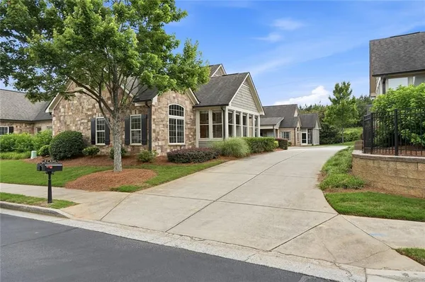 Property Slideshow image 2 of 25 | 6144 brookhaven cir, Duluth, GA, 30097