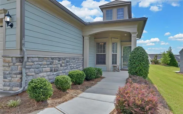 Property Slideshow image 3 of 54 | 5690 maple bluff way, Hoschton, GA, 30548