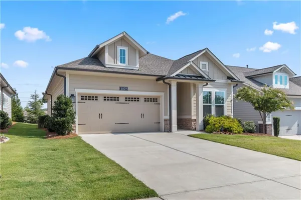 Property Slideshow image 2 of 33 | 6829 bungalow rd, Flowery Branch, GA, 30542
