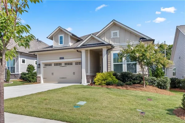 Property Slideshow image 3 of 33 | 6829 bungalow rd, Flowery Branch, GA, 30542