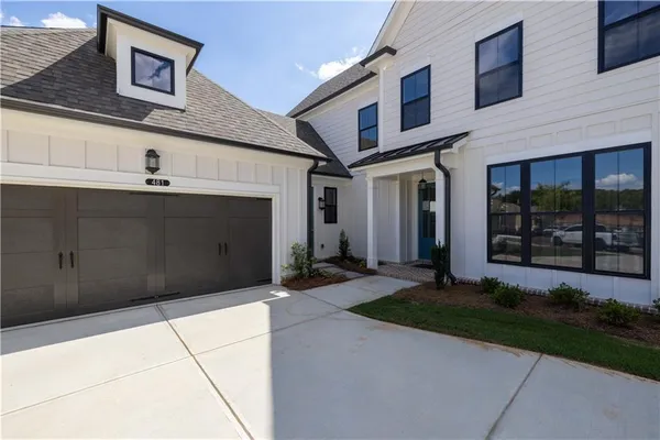 Property Slideshow image 3 of 54 | 564 sawnee village blvd, Cumming, GA, 30040