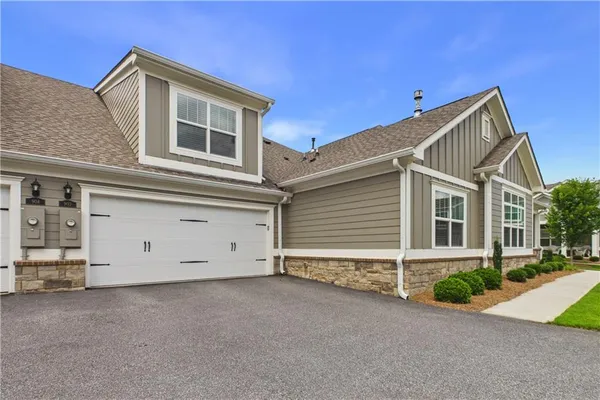 Property Slideshow image 3 of 45 | 903 lexington green pnes, Cumming, GA, 30040