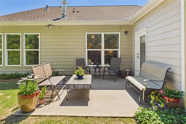 Property Slideshow image 3 of 33 | 2960 thistle trl, Suwanee, GA, 30024