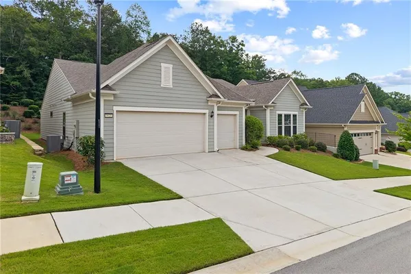 Property Slideshow image 2 of 52 | 5625 willow springs pl, Hoschton, GA, 30548