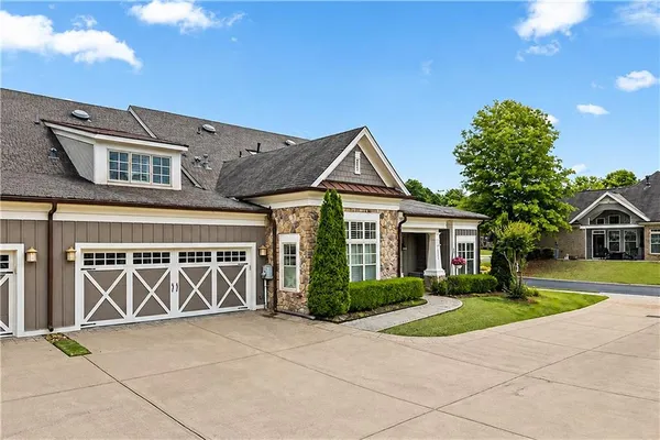 Property Slideshow image 2 of 53 | 2845 middlecreek way, Cumming, GA, 30041