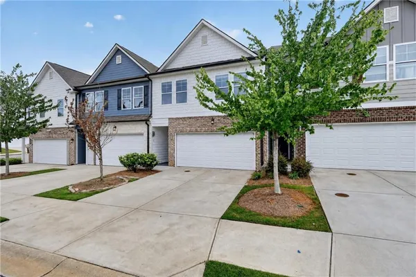 Property Slideshow image 2 of 37 | 4711 fairfax dr, Oakwood, GA, 30566