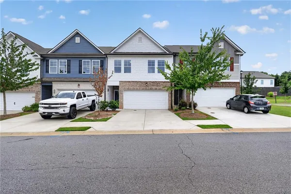 Property Slideshow image 3 of 37 | 4711 fairfax dr, Oakwood, GA, 30566