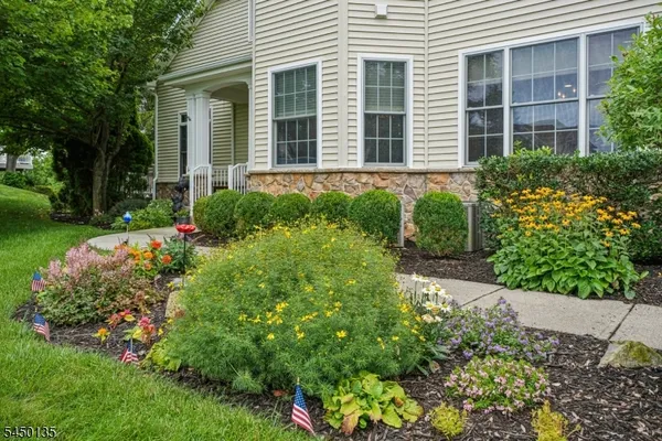 Property Slideshow image 3 of 49 | 14 kestrel ct, Washington Twp., NJ, 07882