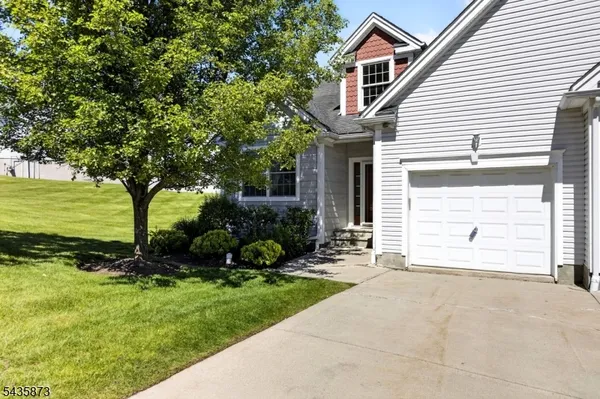 Property Slideshow image 2 of 29 | 13 fairchild ln, Wantage Twp., NJ, 07461