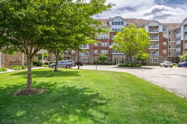 Property Slideshow image 3 of 43 | 8421 warrens way 421, Wanaque Boro, NJ, 07465