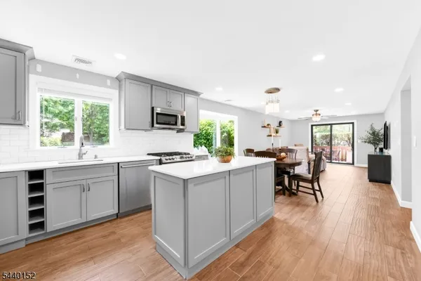 Property Slideshow image 2 of 23 | 136 changebridge rd 7, Montville Twp., NJ, 07045