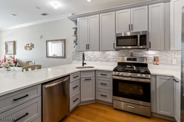 Property Slideshow image 2 of 20 | 302 fischer ct, Rockaway Twp., NJ, 07866