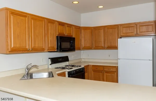 Property Slideshow image 3 of 32 | 3302 cleveland ln # 302, Rockaway Boro, NJ, 07866