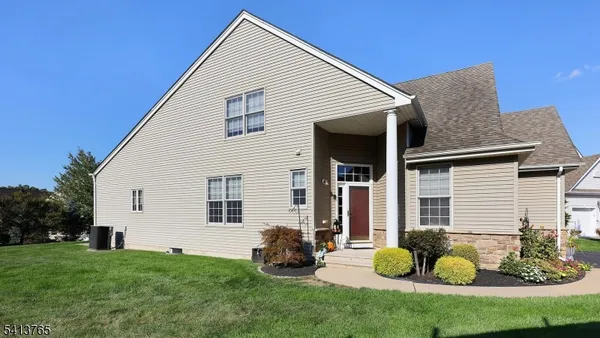 Property Slideshow image 3 of 31 | 9 pitcher pt, Franklin Twp., NJ, 08873