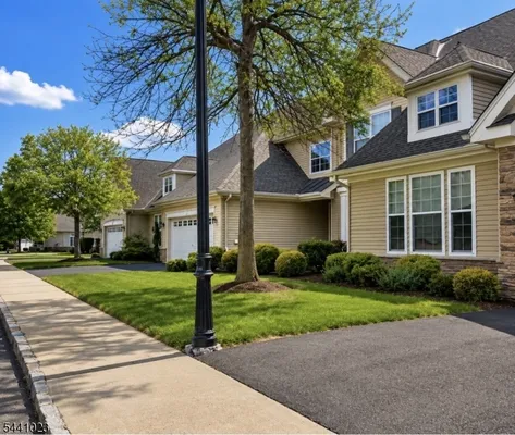 Property Slideshow image 2 of 20 | 14 fehervari ct, Franklin Twp., NJ, 08873