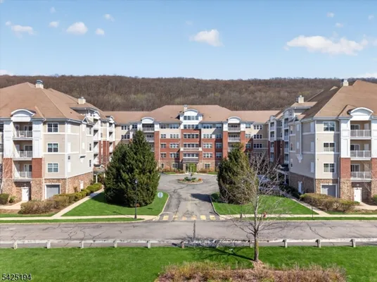 Property Slideshow image 2 of 41 | 5205 warrens way 205, Wanaque Boro, NJ, 07465