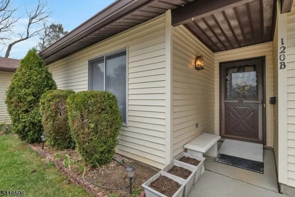 Property Slideshow image 3 of 31 | 120 ironwood plz, Monroe Twp., NJ, 08831