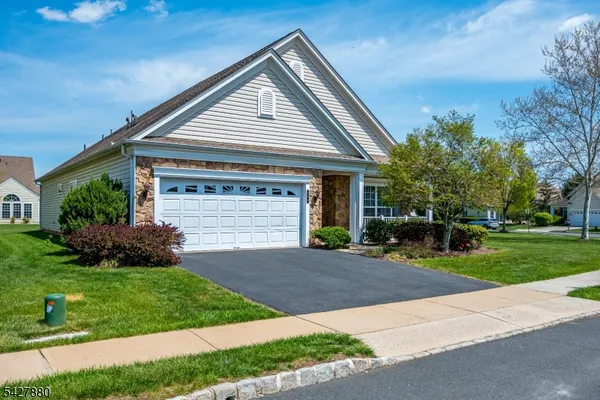 Property Slideshow image 2 of 40 | 281 longwood ln, Franklin Twp., NJ, 08873