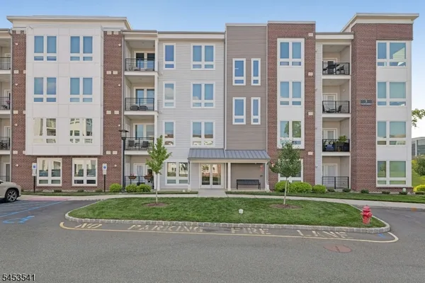 Property Slideshow image 3 of 43 | 2 vanderbilt blvd 403, Florham Park Boro, NJ, 07932