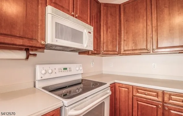 Property Slideshow image 3 of 7 | 3 bray ct, Franklin Twp., NJ, 08873