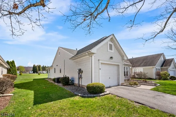 Property Slideshow image 2 of 29 | 18 kensington cir, White Twp., NJ, 07823