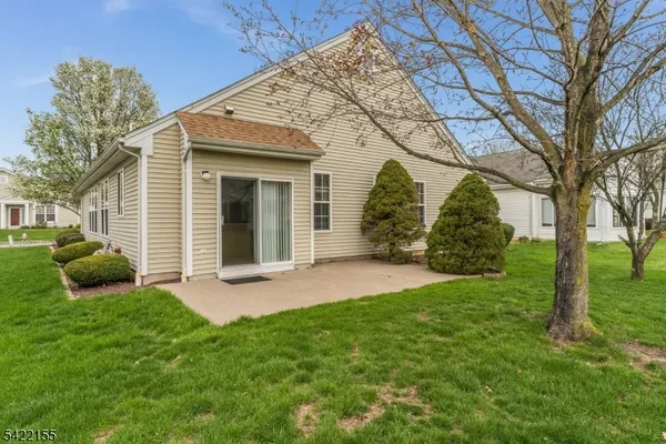Property Slideshow image 2 of 33 | 107 kensington cir, White Twp., NJ, 07823