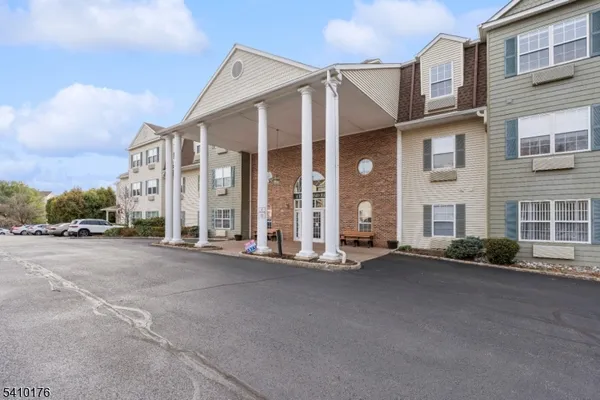 Property Slideshow image 2 of 25 | 4 richmond rd 215, West Milford Twp., NJ, 07480