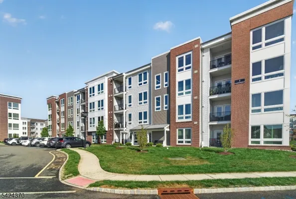 Property Slideshow image 2 of 21 | 4 vanderbilt blvd 404, Florham Park Boro, NJ, 07932