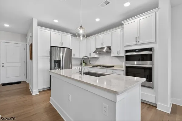 Property Slideshow image 3 of 21 | 4 vanderbilt blvd 404, Florham Park Boro, NJ, 07932