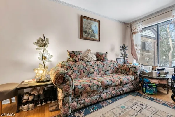 Property Slideshow image 3 of 15 | 160 cross slope ct j, Manalapan Twp., NJ, 07726