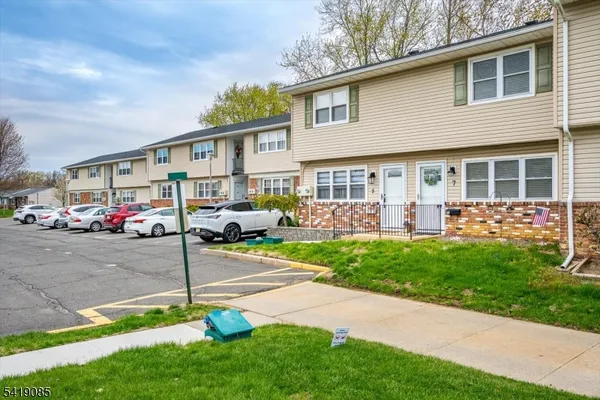 Property Slideshow image 3 of 27 | 7 kansas ct, Old Bridge Twp., NJ, 07747