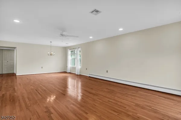 Property Slideshow image 3 of 25 | 81 woodstock dr, Berkeley Twp., NJ, 08757