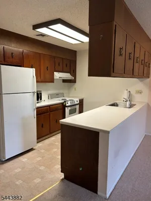 Property Slideshow image 3 of 19 | 278 crosse dr 2h, Monroe Twp., NJ, 08831