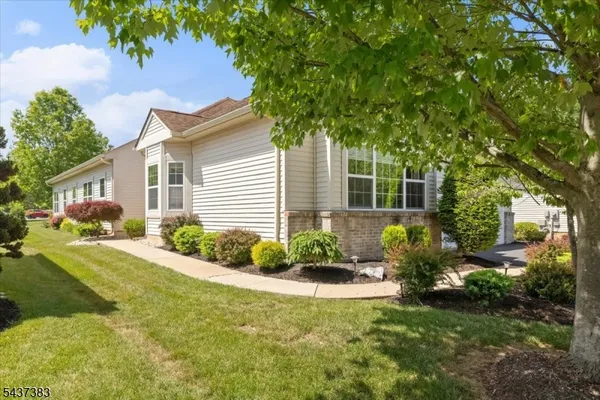 Property Slideshow image 3 of 40 | 3 daulton dr, Franklin Twp., NJ, 08873