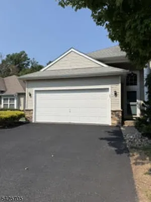 Property Slideshow image 3 of 11 | 25 daulton dr, Franklin Twp., NJ, 08873