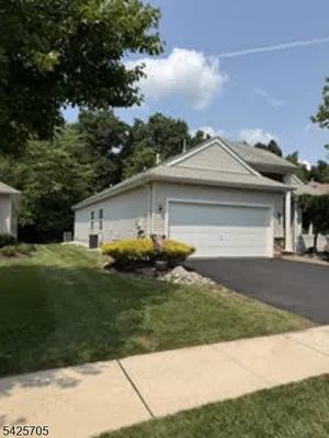 Property Slideshow image 2 of 11 | 25 daulton dr, Franklin Twp., NJ, 08873