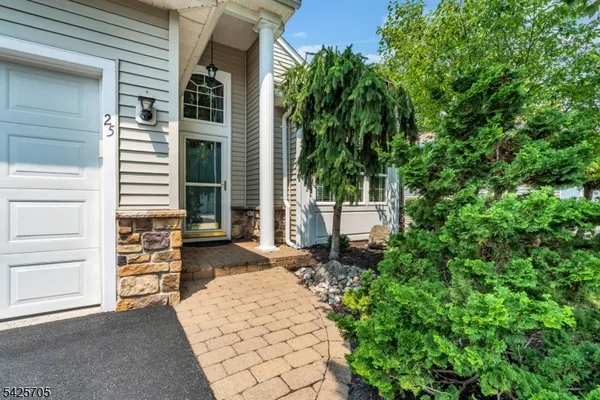 Property Slideshow image 2 of 44 | 25 daulton dr, Franklin Twp., NJ, 08873