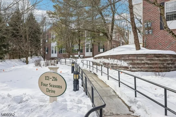 Property Slideshow image 2 of 34 | 109 four seasons dr, Wayne Twp., NJ, 07470