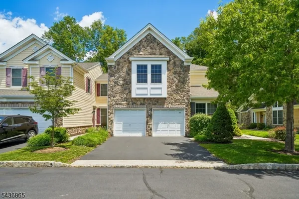 Property Slideshow image 2 of 41 | 11 hopkins ct, Parsippany-Troy Hills Twp., NJ, 07054